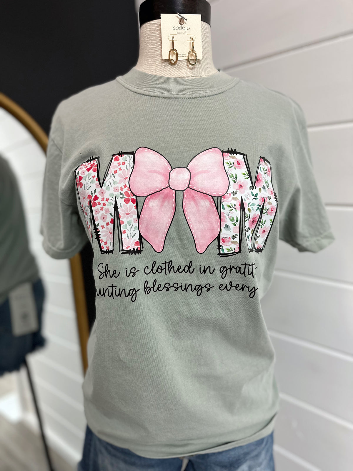 Mom Bow Graphic Tee