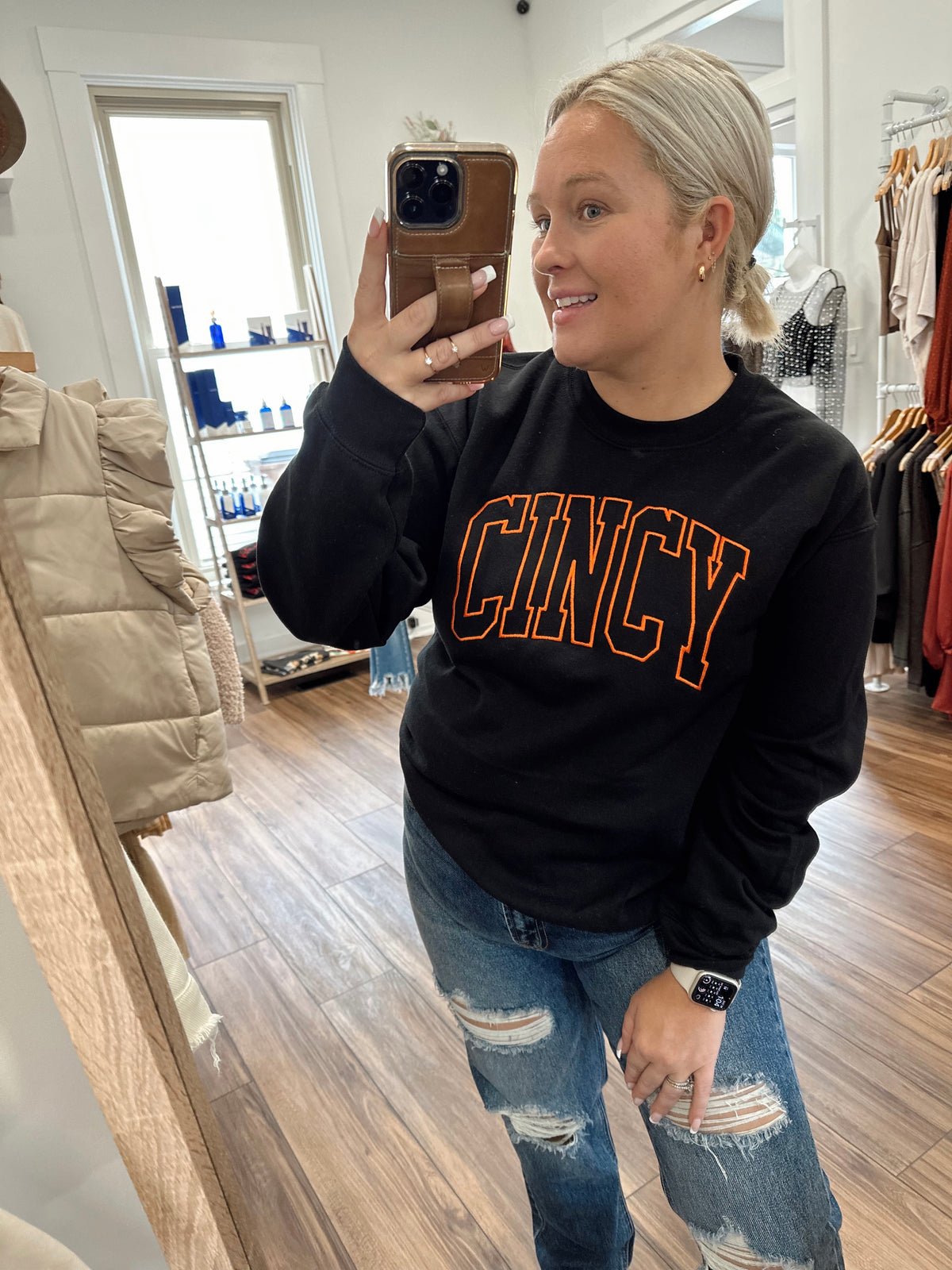 Cincy Embroidered Crewneck-Black