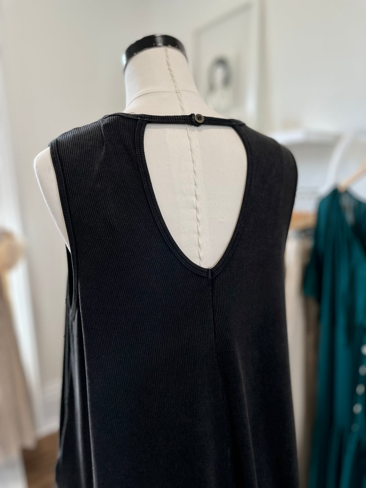 Evaline Ribbed Tank-Black