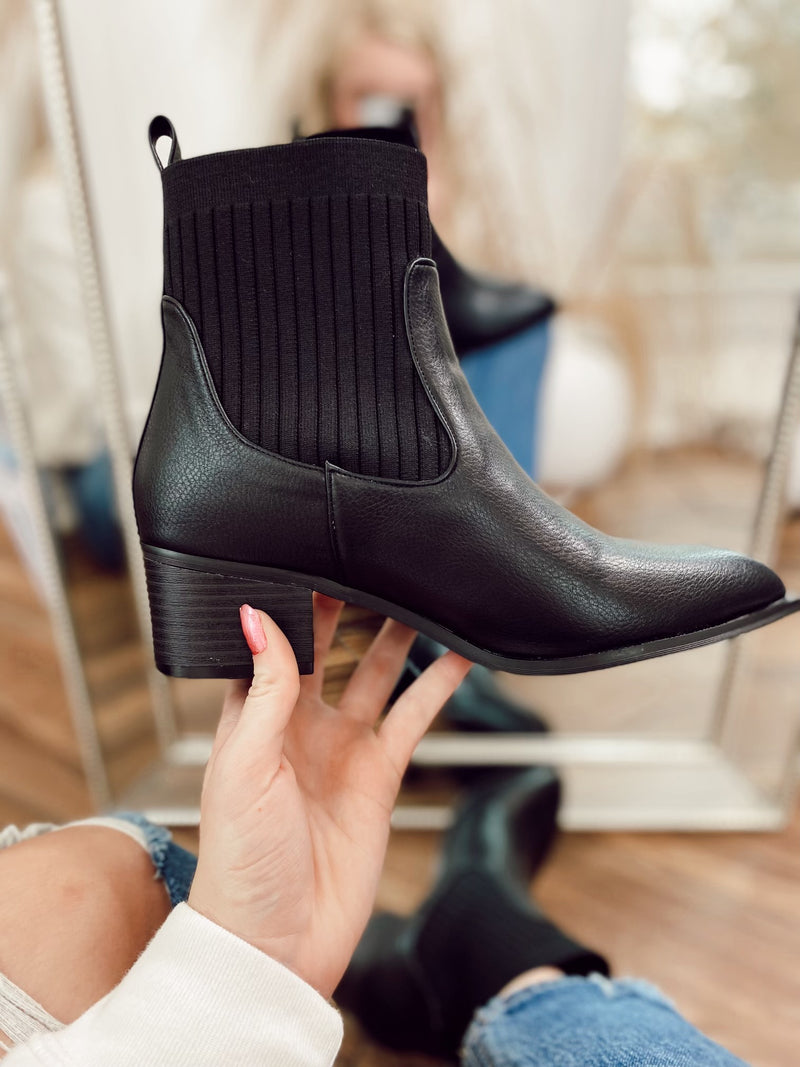 Black Sweater Ankle Bootie CL By Laundry