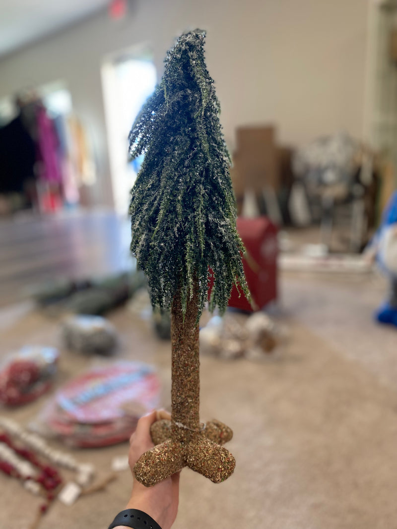 WWW Downswept Topiary w/ a Star Base