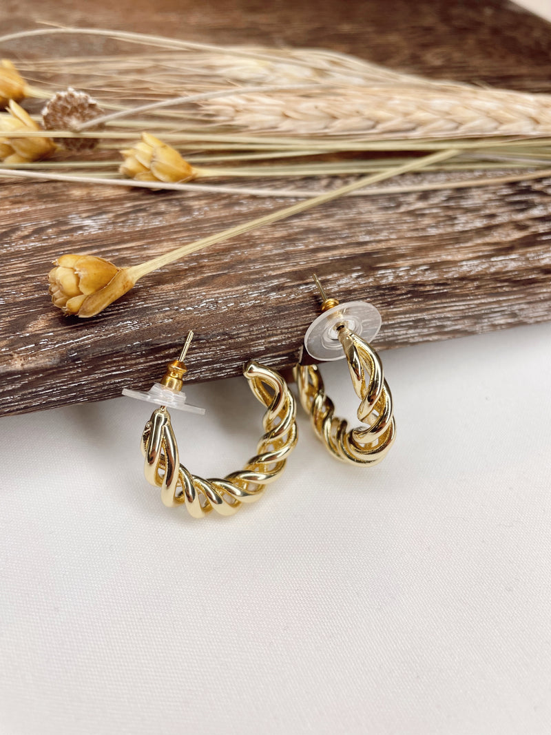 Metal Twist Hoop Earring-Gold